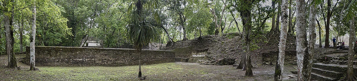 Plaza G der Maya-Stätte Cahal Pech bei San Ignacio