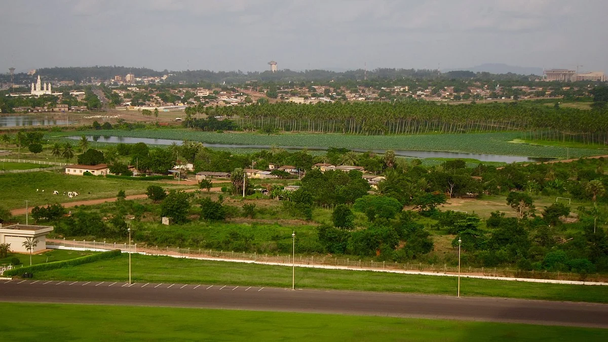 Yamoussoukro, gesehen von der Basilika Notre-Dame de la Paix