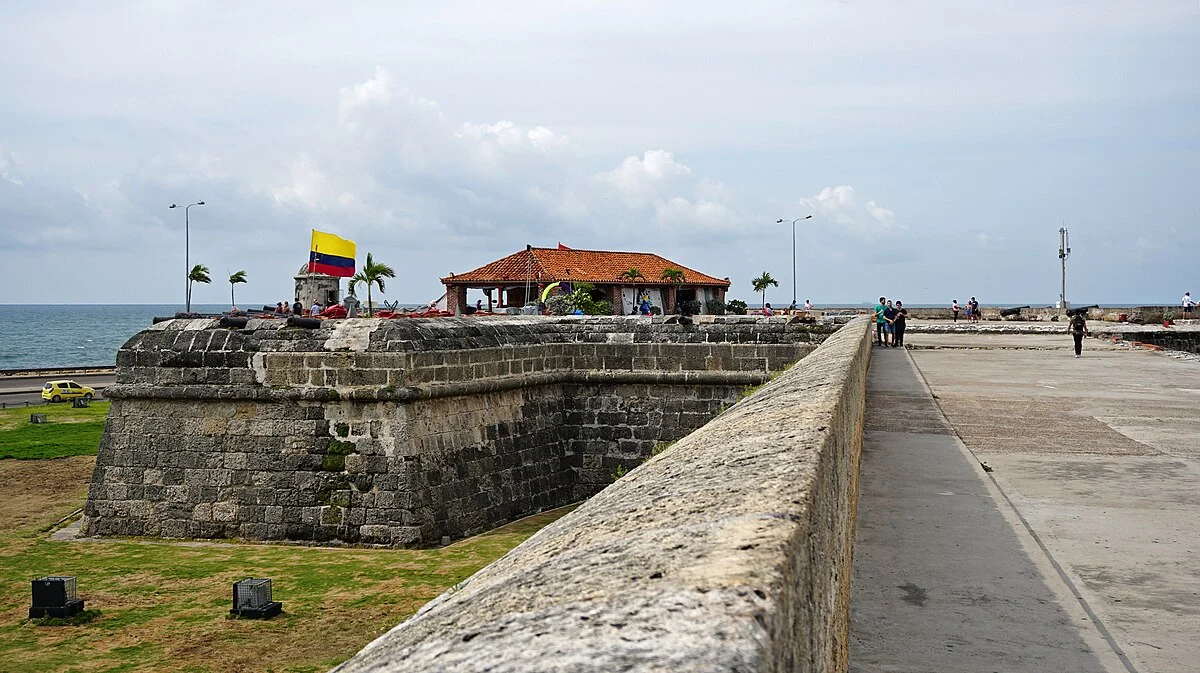 Die Stadtmauer von Cartagena mit der Bastion Santo Domingo