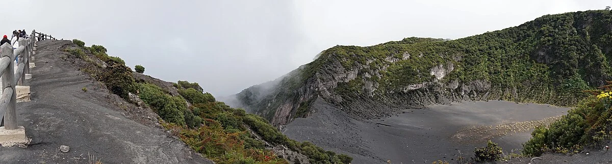 Krater Diego de la Haya am Vulkan Irazú