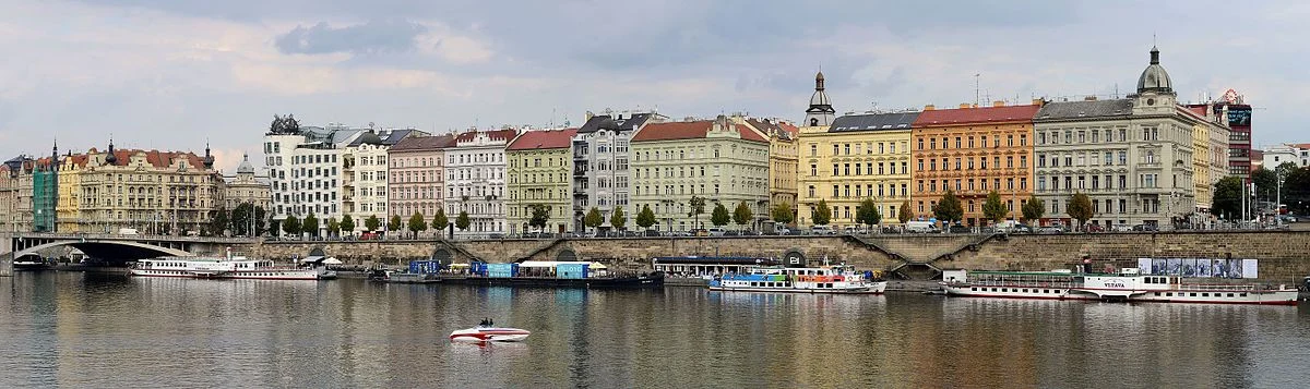 Prag vom westlichen Moldauufer