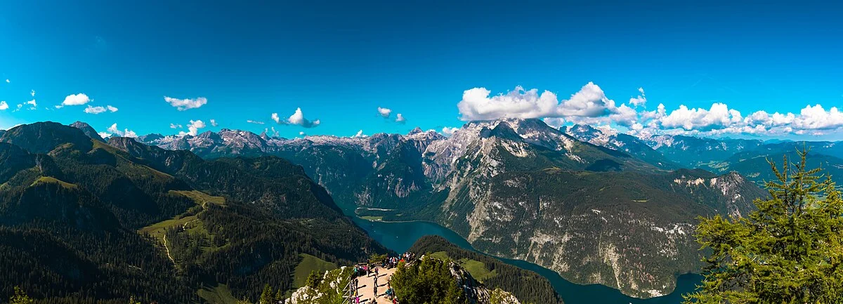 Panorama vom Jennergipfel mit Blick auf den Königssee und Watzmann - aufgenommen im Juli 2020