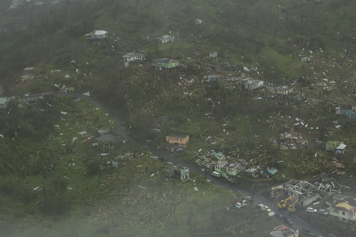Küste von Dominica aus der Luft