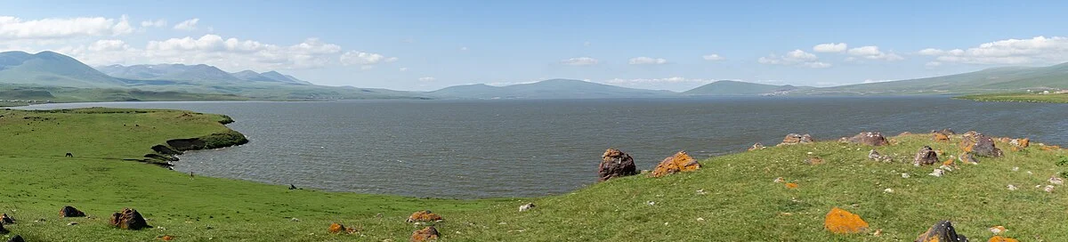 Der Paravani-See in Samzche-Dschawachetien