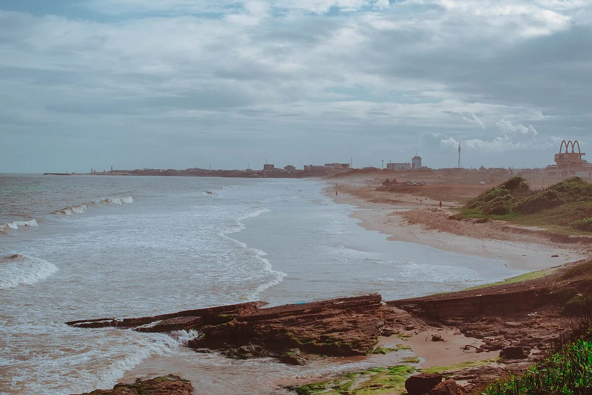Felsen am Borla Beach in Accra