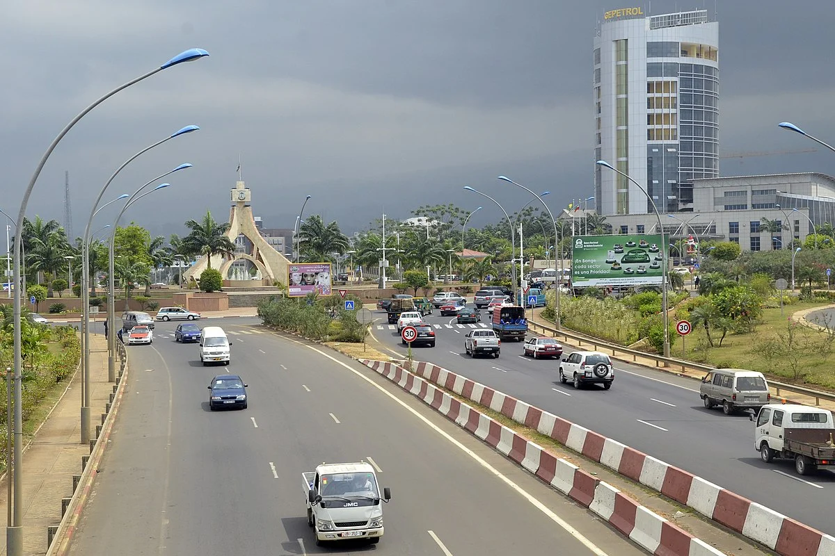 Straßenverkehr in Malabo