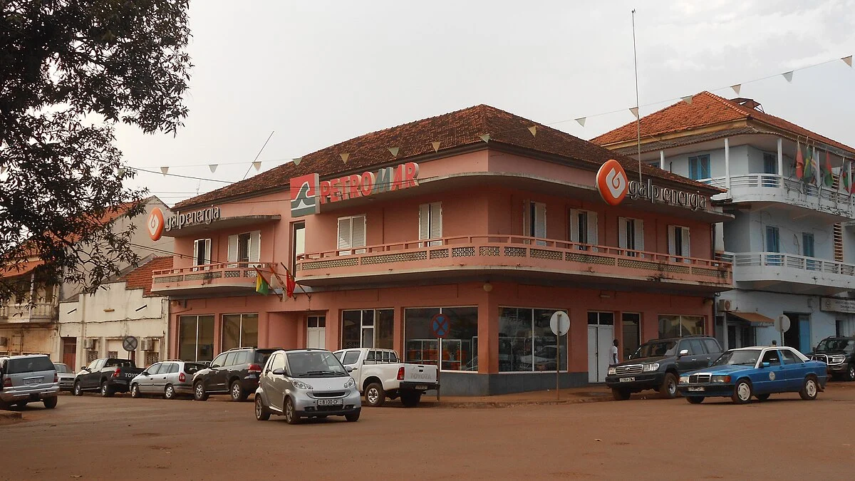 Niederlassung des portugiesischen Energiekonzerns Galp in der Altstadt von Bissau.