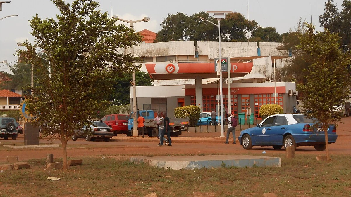 Tankstelle der Galp am Hafen von Bissau.