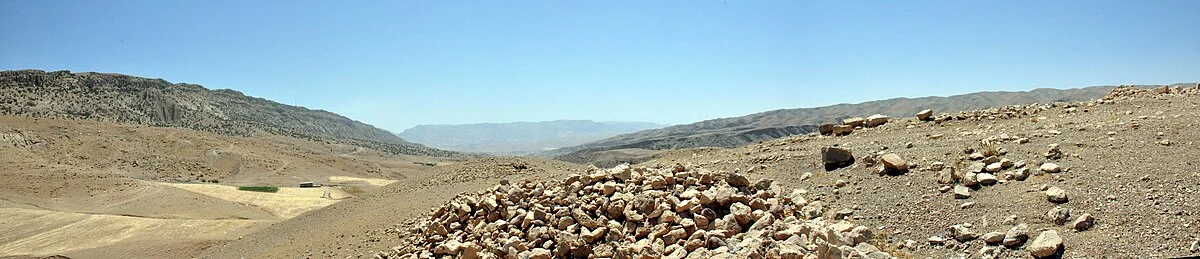 Blick von den Ruinen von Paikuli