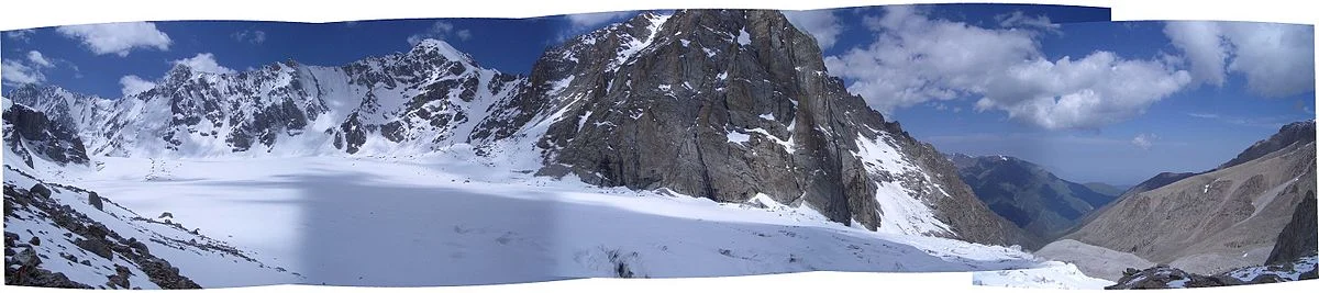Gletscher im Nationalpark Ala Artscha im Winter