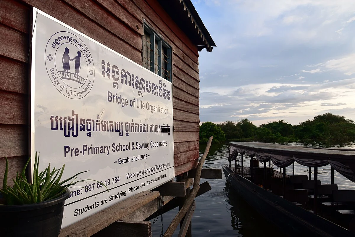 Schule im schwimmenden Dorf Kampong Khleang bei Siem Reap