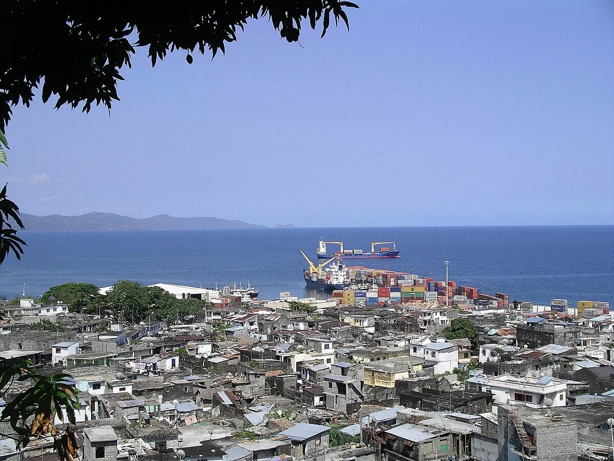 Mutsamudu mit Hafen
