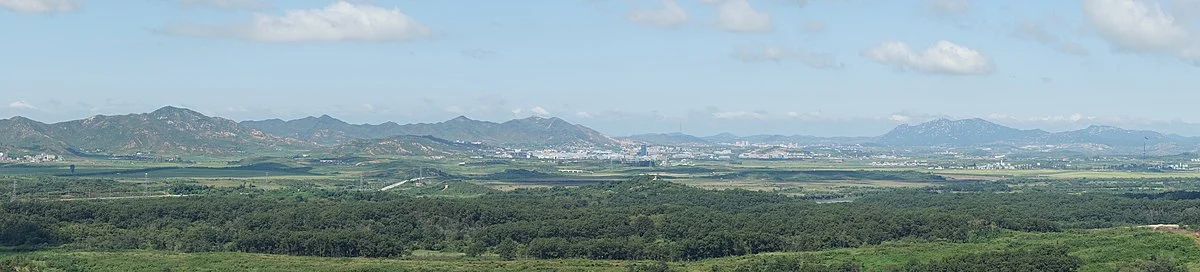 Blick vom Aussichtspunkt Dora auf Kaesŏng