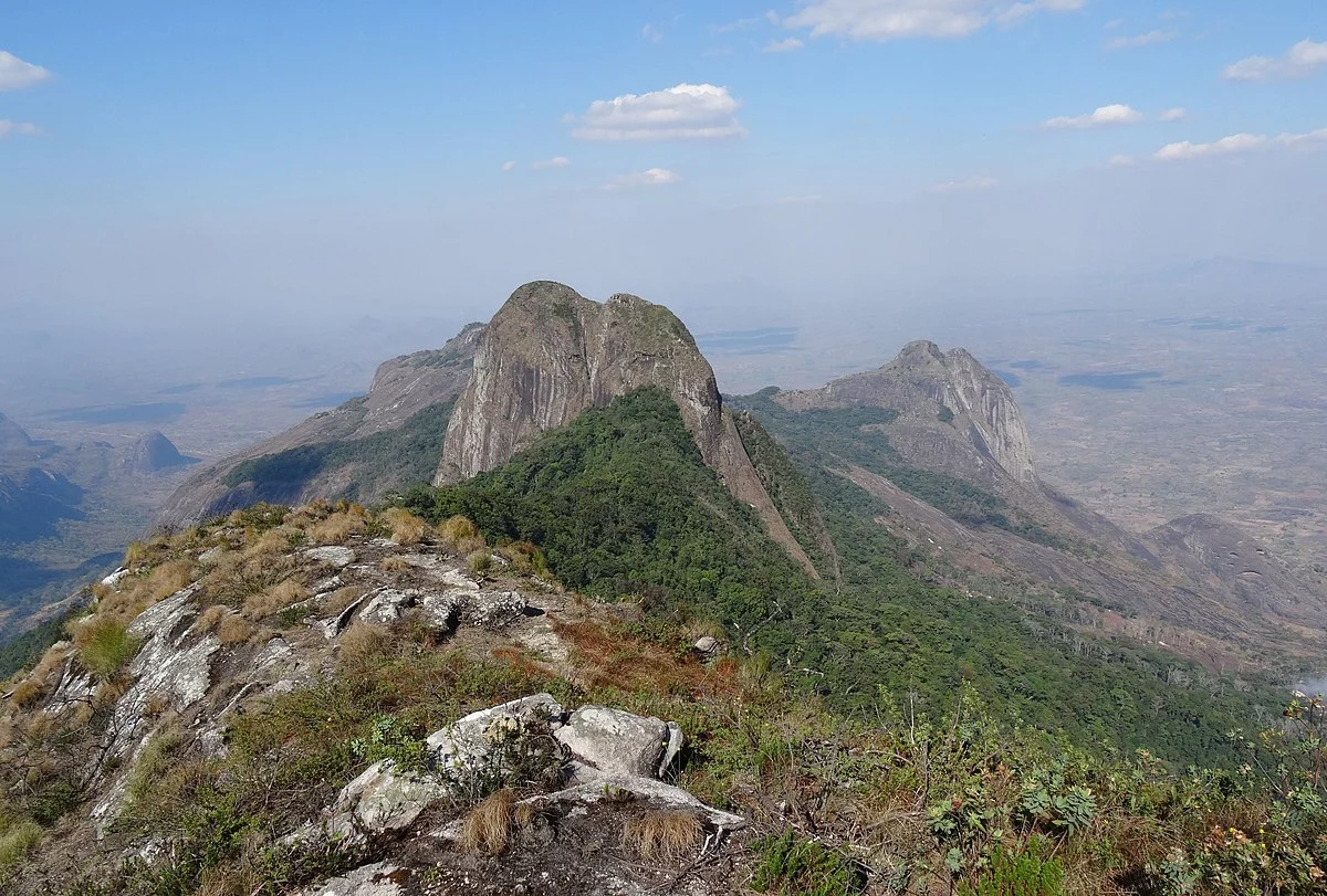 Blick vom Gipfel des Monte Ribáuè