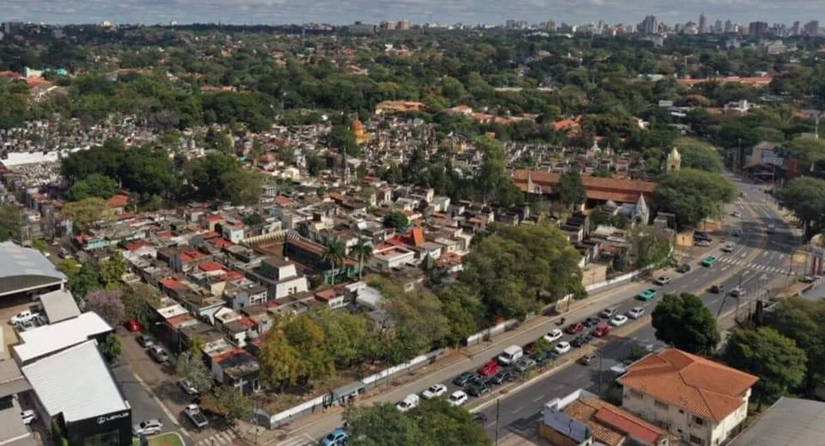 Der Friedhof La Recoleta in Asunción aus der Luft