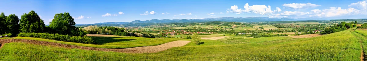 Das Dorf Josani und Umgebung vom Hügel Piclău