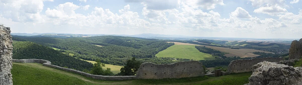 Blick von der Burg Branč nach Südwesten