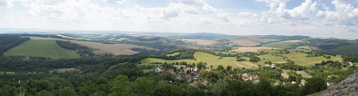 Blick von der Burg Branč nach Westen