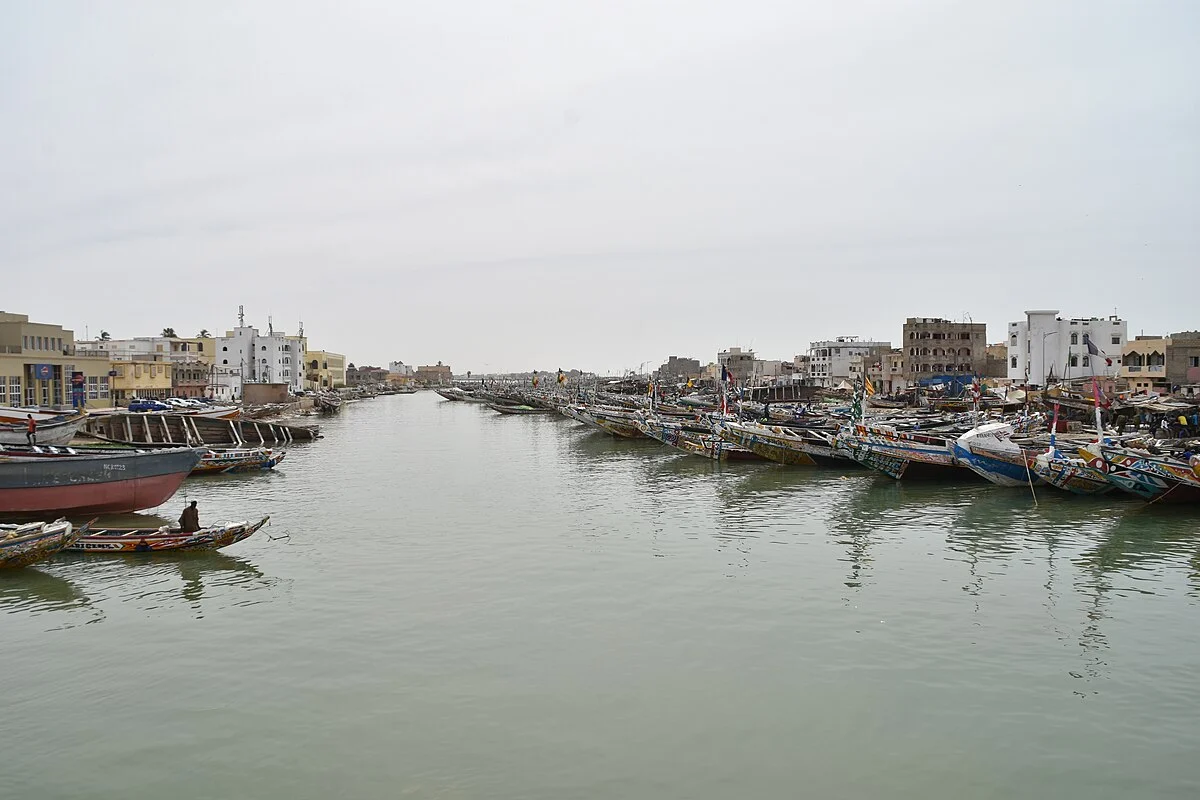 Der Senegal Fluss fließt durch Saint Louis