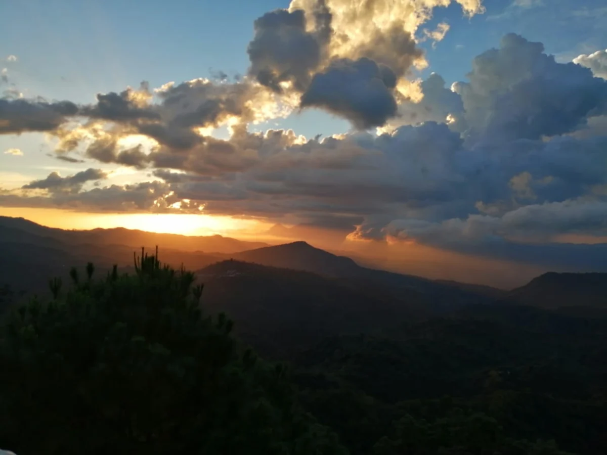 Sonnenuntergang über Jayaque