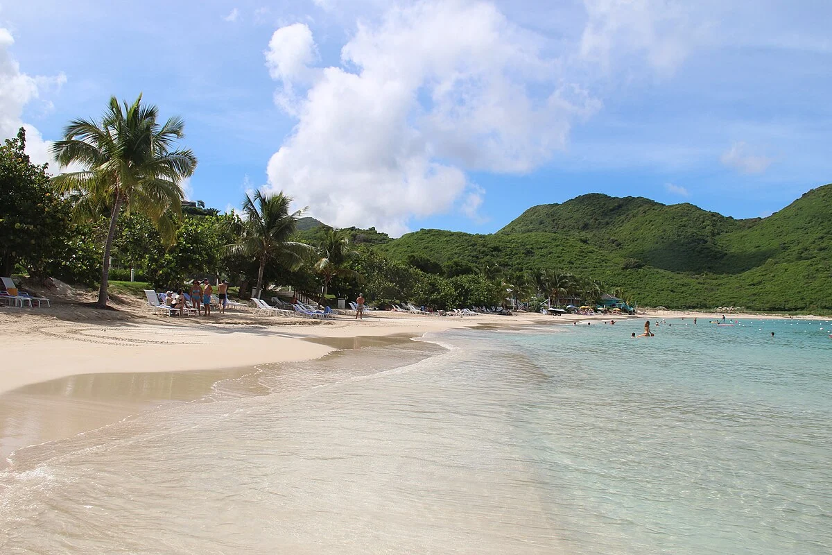 Der Strand Anse Marcel auf der französischen Seite von St.
