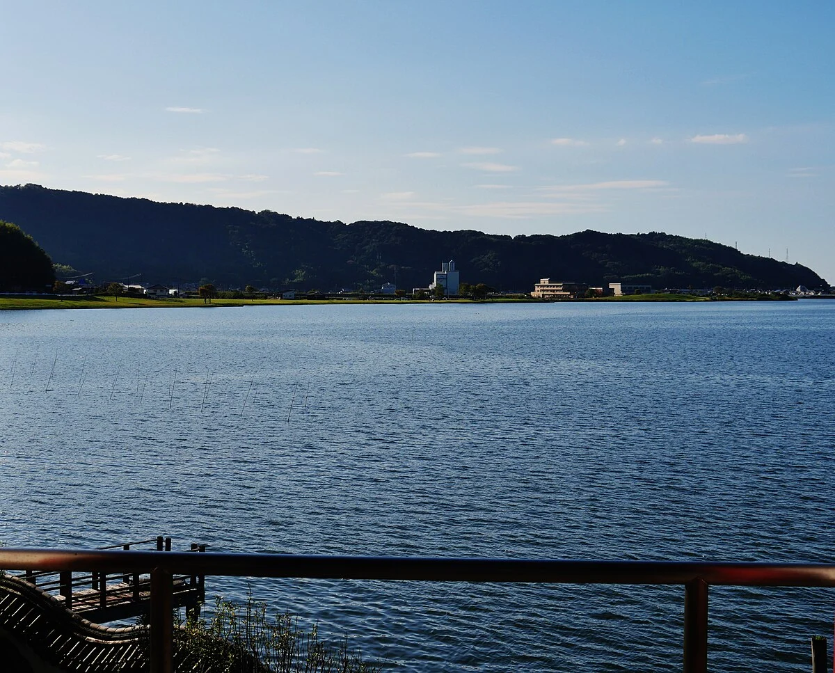 Blick vom Encho-en/Hebei-Garten auf den Togo-See, Yurihama, Präfektur Tottori, Region Chugoku, Japan