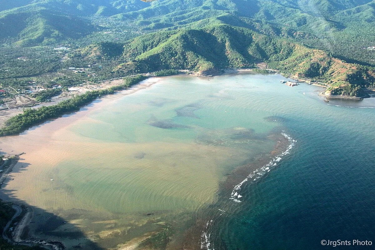 Die Bucht von Tibar aus der Luft