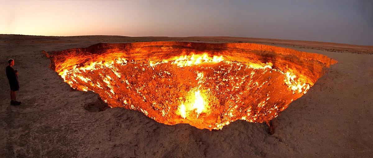 Der brennende Gaskrater von Derweze („Tor zur Hölle“)