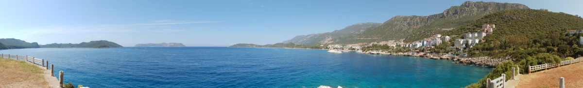 Panorama von Kaş, der Bucht und den umliegenden Inseln.