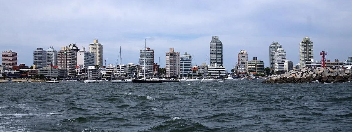 Der Hafen von Punta del Este, gesehen von der Isla Gorriti